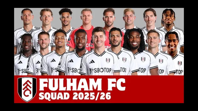 Cầu thủ Fulham Utd và Cumberland Utd tranh chấp trên sân - Phân tích chiến