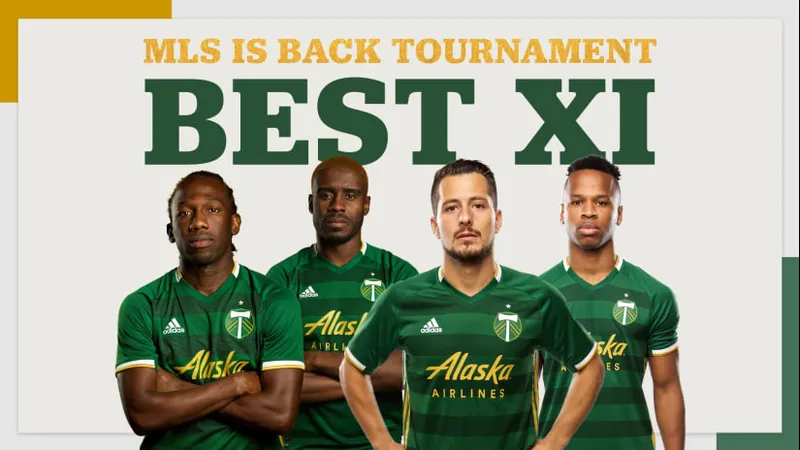 Cầu thủ Seattle Sounders và Porland Timbers đấu tranh gay cấn trên sân